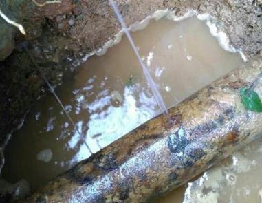 纳雍楼顶渗水维修公司分享下地暖漏水的原因及检测方法。